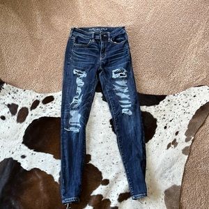 Only worn twice! American Eagle skinny jeans. Size 2.